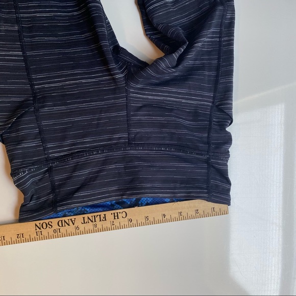 Lululemon Women Black Blue Capris Leggings Size 4 - Picture 4 of 9